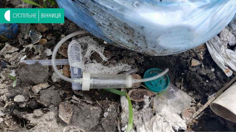 В містечку на Вінниччині, де був спалах коронавірусу, викинули медичні відходи на смітник (ВІДЕО)