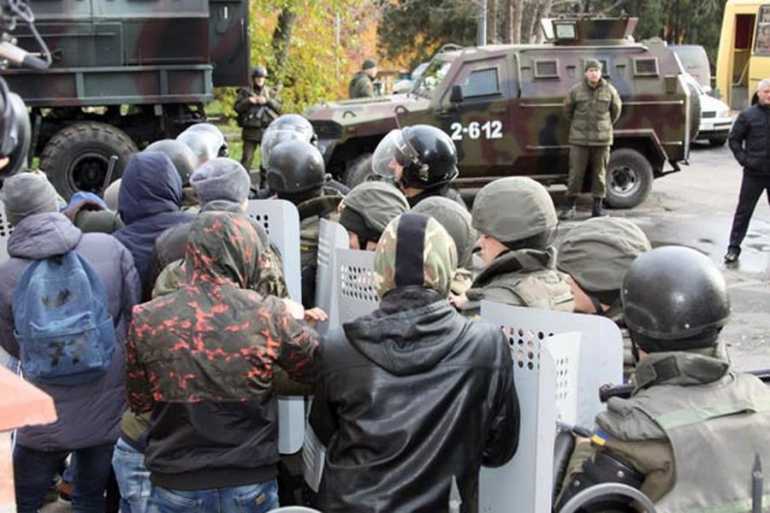 У вінницькому суді поштовхалися силовики із &laquo;тітушками&raquo; 