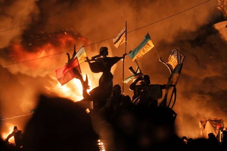 Рік потому: столиця у вогні та заклики здатися 