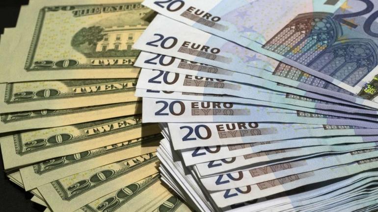 За три місяці в Україну переказали майже три мільярди доларів
