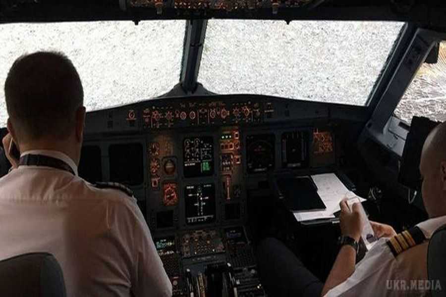 Посадив літак &laquo;наосліп&raquo;: українського пілота-віртуоза Президент нагородить орденом 