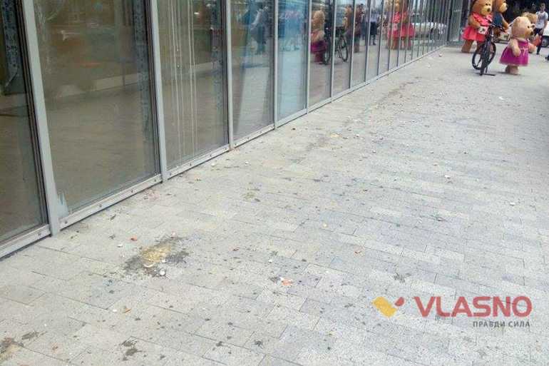 вінницьку "хмаринку" закидали яйцями фото