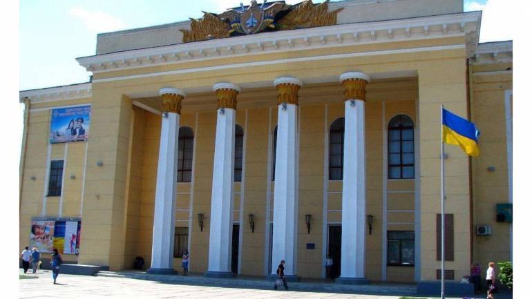 Булинок офіцерів фото