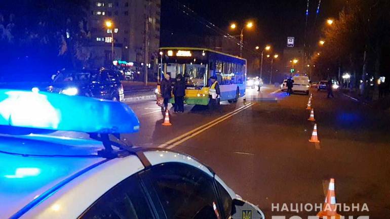 У Вінниці дві автівки збили одного пішохода