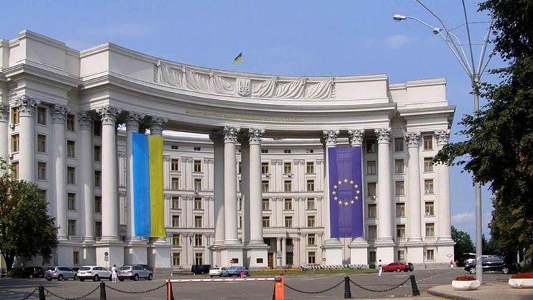 Український дипломат за кордоном захворів на коронавірус