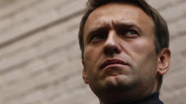 Олексія Навального вивели зі штучної коми