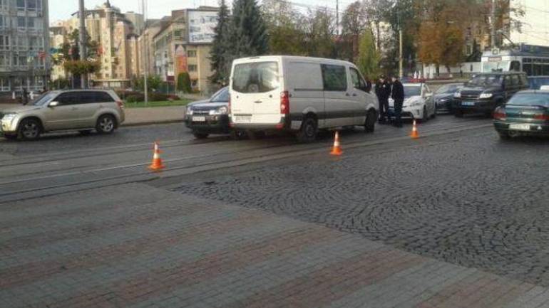 У Вінниці після смертельної аварії пропонують перефарбувати перехід у білий колір
