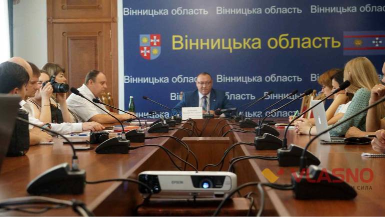 Скандал із &laquo;смородом&raquo;, захоплення заводу та передвиборчі перегони: голова Вінницької ОДА поспілкувався з журналістами