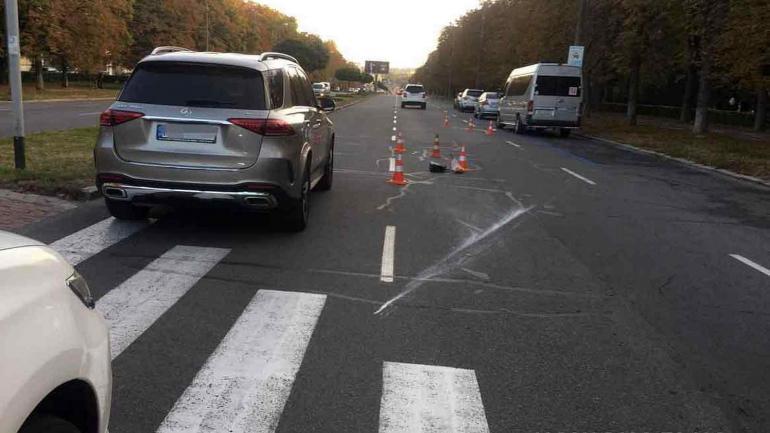 На пішохідному переході у Вінниці Mercedes збив жінку: потерпіла в лікарні