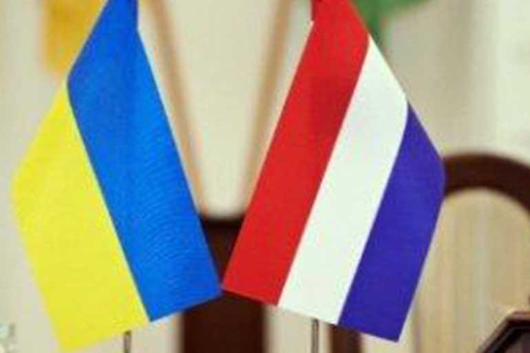 прапори України та Нідерландів фото