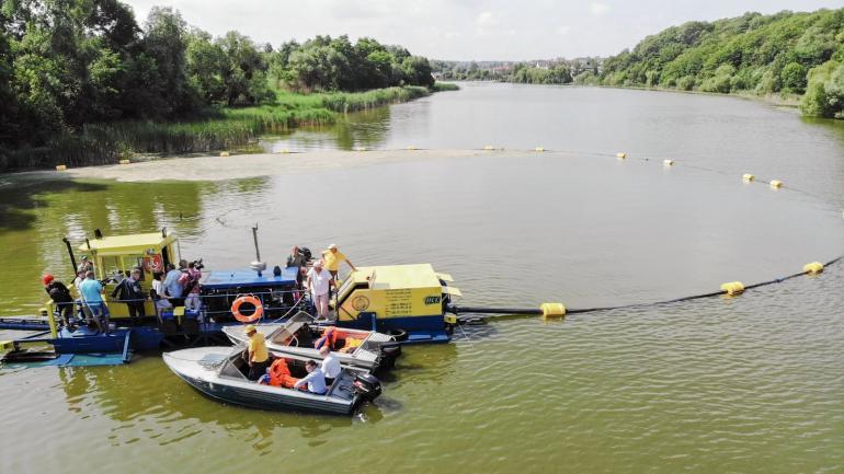 В районі Калинівського водоканалу очистять дно Південного Бугу
