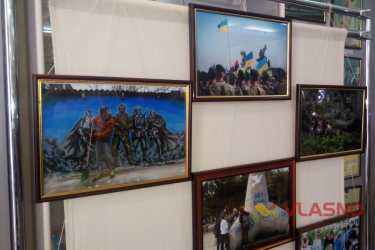 виставка "Маріуполь між війною і миром" фото
