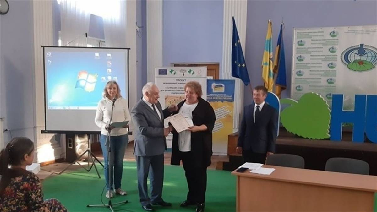 Вінницькі школярі насадили фруктових дерев на всеукраїнську перемогу