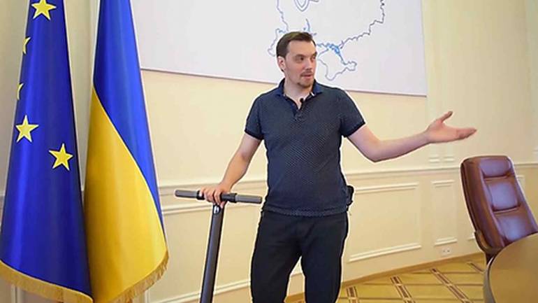 &laquo;Вчіться добре&raquo; : новий Прем'єр-міністр записав відео для школярів та студентів