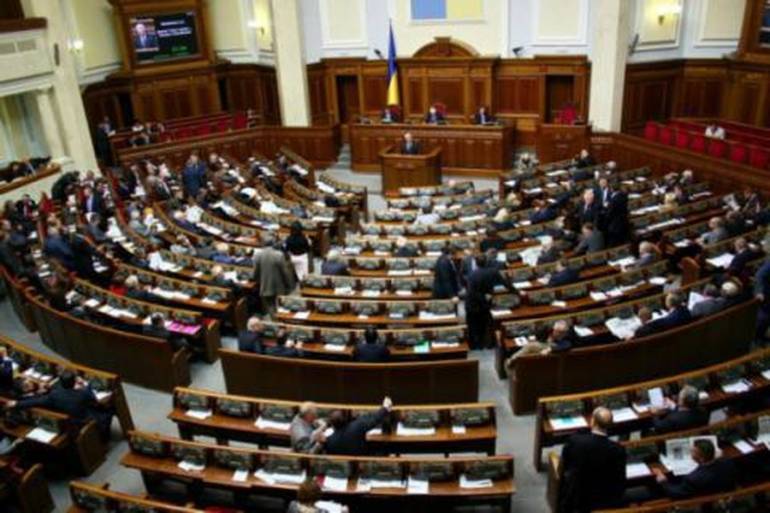 Рада скасувала військовий збір з валютних операцій фото