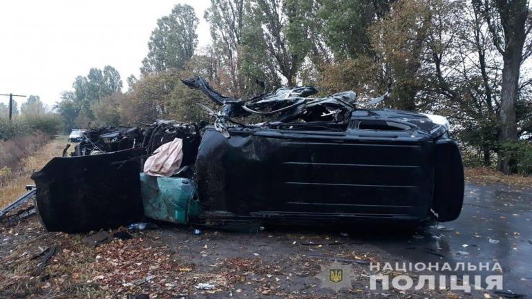 Загинула людина, ще четверо травмовані: поліцейські розслідують обставини аварії в Калинівському районі