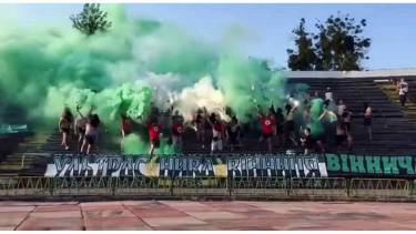 Вінницька поліція встановлює особи ультрас у футболках зі свастикою