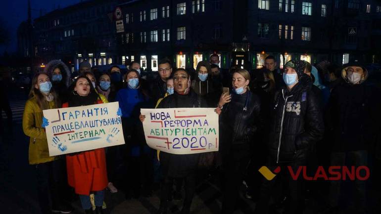 &laquo;Ми не раби&raquo; - у Вінниці студенти-медики протестують проти реформи інтернатури (ФОТО)