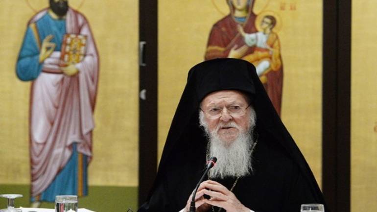 Порошенко проситиме Вселенського патріарха визнати Українську помісну автокефальну церкву