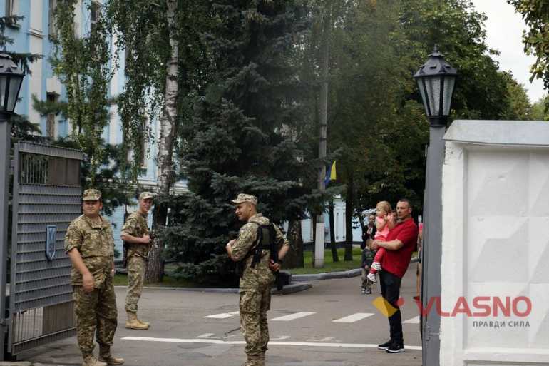 Боєголовки, авіабомби та винищувачі просто неба можна побачити нині у Вінниці 