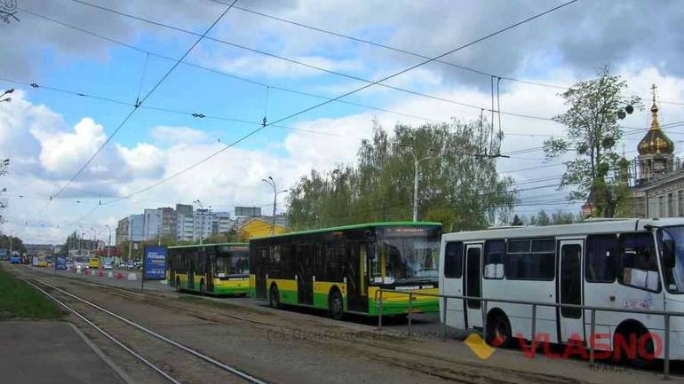 На проводи вінничан до кладовищ возитимуть безкоштовно