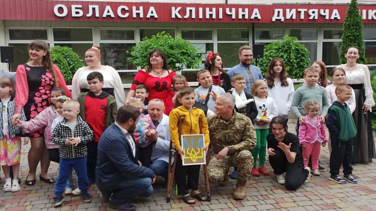 Загальноукраїнську благодійну акцію &laquo;Естафета добра&raquo; провели у дитячих лікарнях п'яти областей