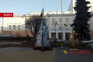 хрест на Майдані небесної Сотні у Вінниці фото