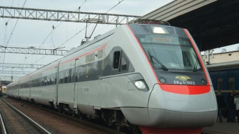 У Вінниці зупинятимуться відновлені потяги до Львова