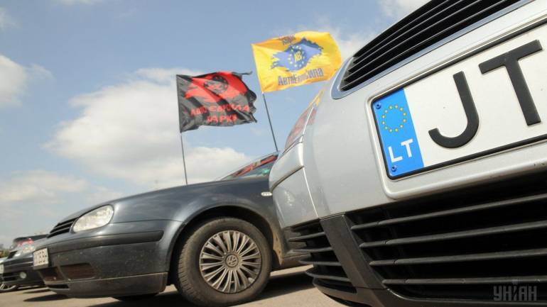 Верховна Рада проголосувала за спрощення системи розмитнення автомобілів на єврономерах