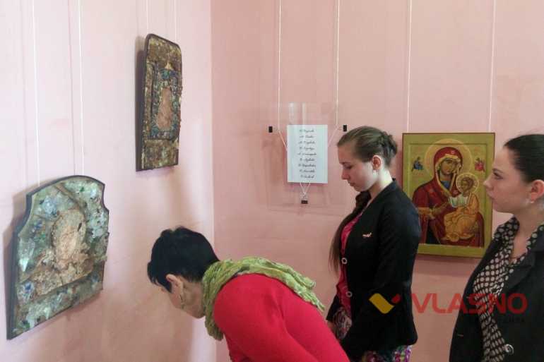 виставка ікон в художньому музеї у Вінниці фото