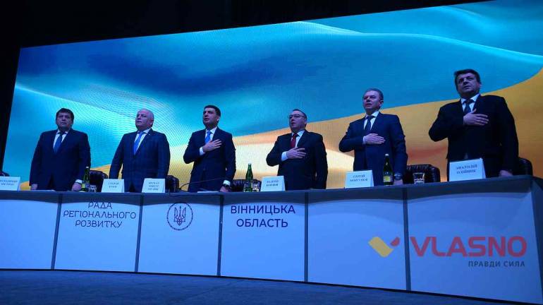 Зарплата 500 доларів, 100 опорних шкіл, ремонт доріг на 15 мільярдів: чого чекати вінничанам у найближчих три роки (ФОТО)