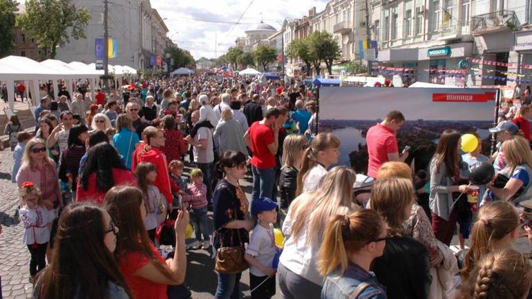 Вінничанам повідомили, як курсуватиме транспорт на День Європи