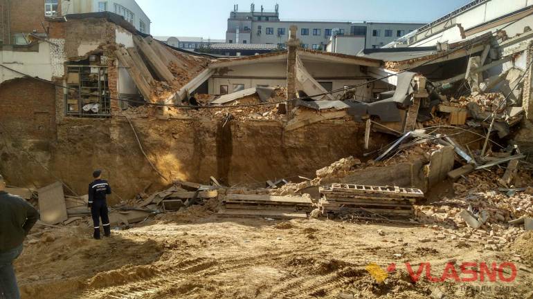 У центрі Вінниці обвалилась будівля - двоє людей госпіталізовано  (ФОТО)