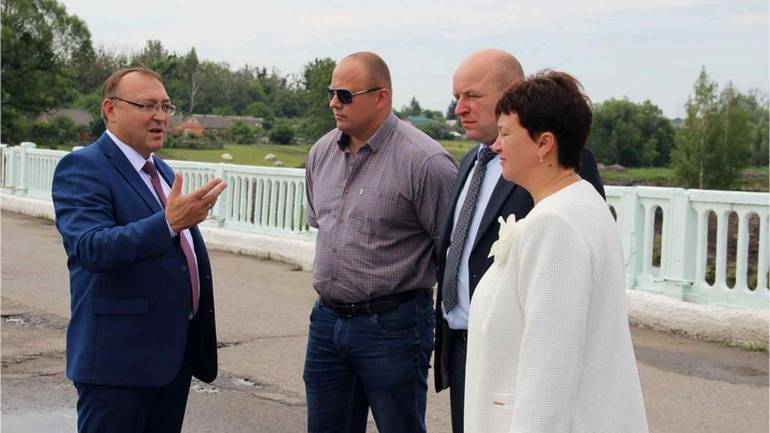 Валерій Коровій ознайомився з ходом робіт із розчистки русла річки Десенка в селі Стрижавка