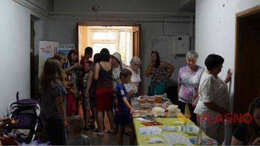 Вінницький переселенець, якому спалили машину, робить унікальні фото з бісеру