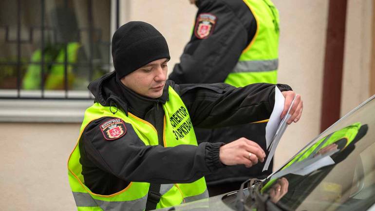 Більш ніж 13 тисяч водії отримали попередження за порушення правил паркування