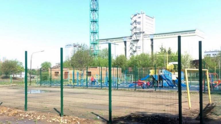 У Вінниці для гри у пляжний волейбол та футбол облаштовують майданчик