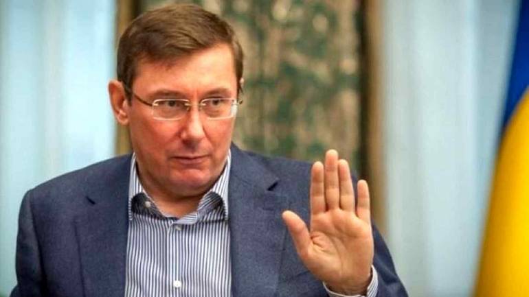 Ексгенпрокурор Луценко &laquo;гриз&raquo; яблуко на вулиці Лондона