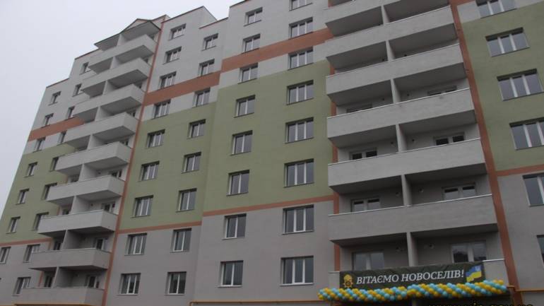 Понад півсотнів вінницьких військослужбовців отримали власне житло