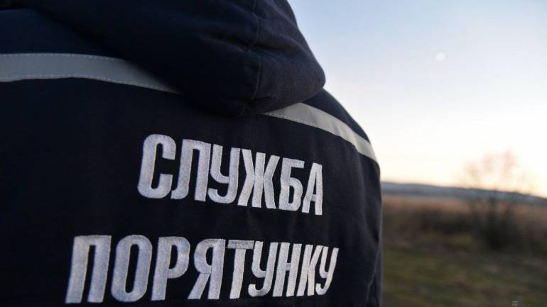 На Вінниччині працівники ДСНС допомогли медикам транспортувати пацієнта