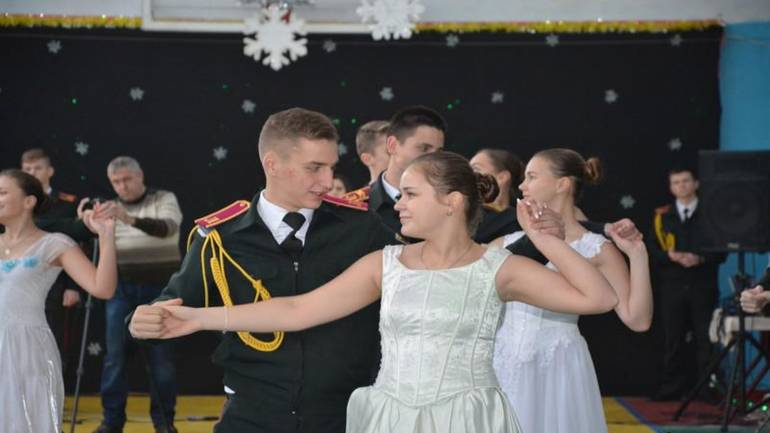 У ліцеї на Вінниччині відбувся бал