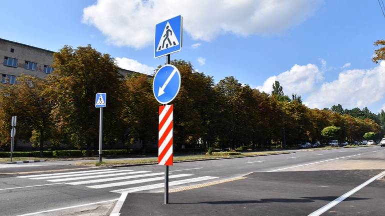 Вінничани збирають підписи проти звуження доріг острівцями безпеки