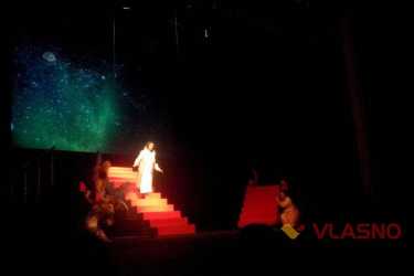 вистава Ідіот фото