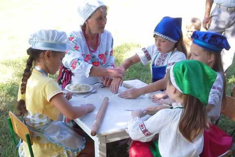 свято вареників фото