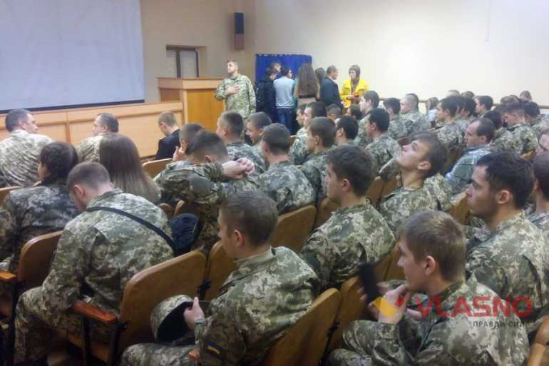 військова кафедра у Вінницькому політесі фото