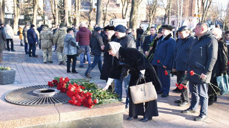 До Дня Збройних Сил України у Вінниці вшанували полеглих героїв (ФОТО)