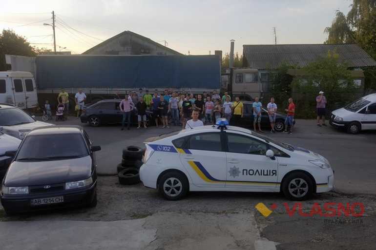 патрульні автомобілі з підробленими номерами фото