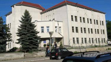 На Вінниччині чоловіку заборонили наближатися до школярки, яку він розбещував