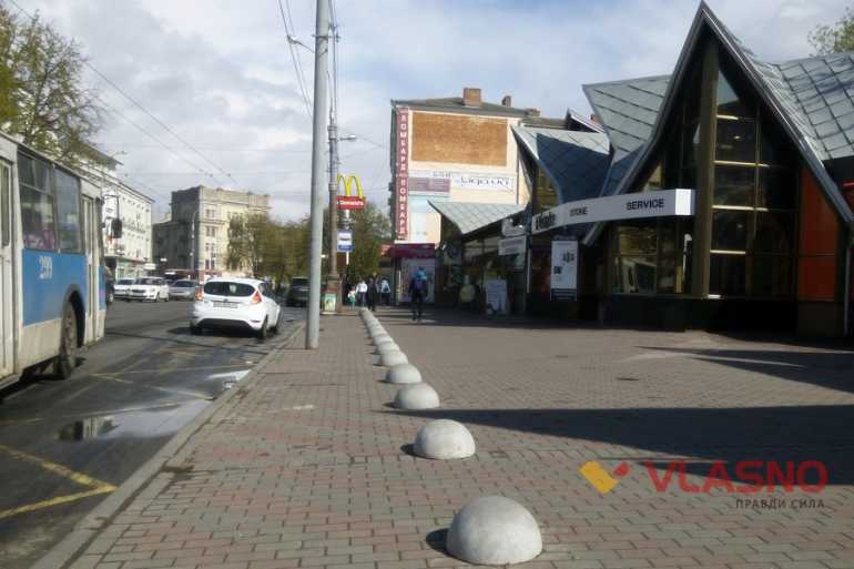 паркування на тротуарах у Вінниці фото