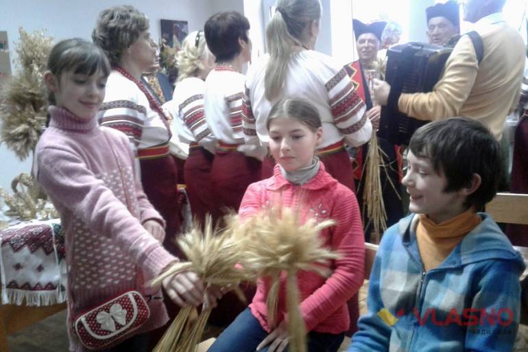 плетіння дідуха у Новосілці фото